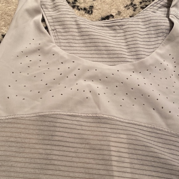 🆕🍋Lululemon Clip-In open back tank, light gray striped - Picture 5 of 9
